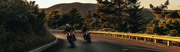 Motorkerékpárok az úton 