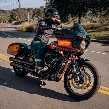 Prezentační snímek motocyklu Low Rider ST v barvách Tobacco Fade