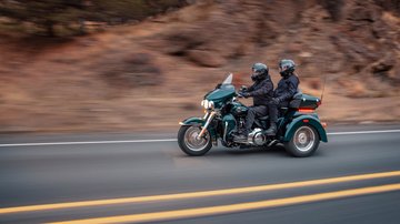  Tri Glide Ultra motorcycle image