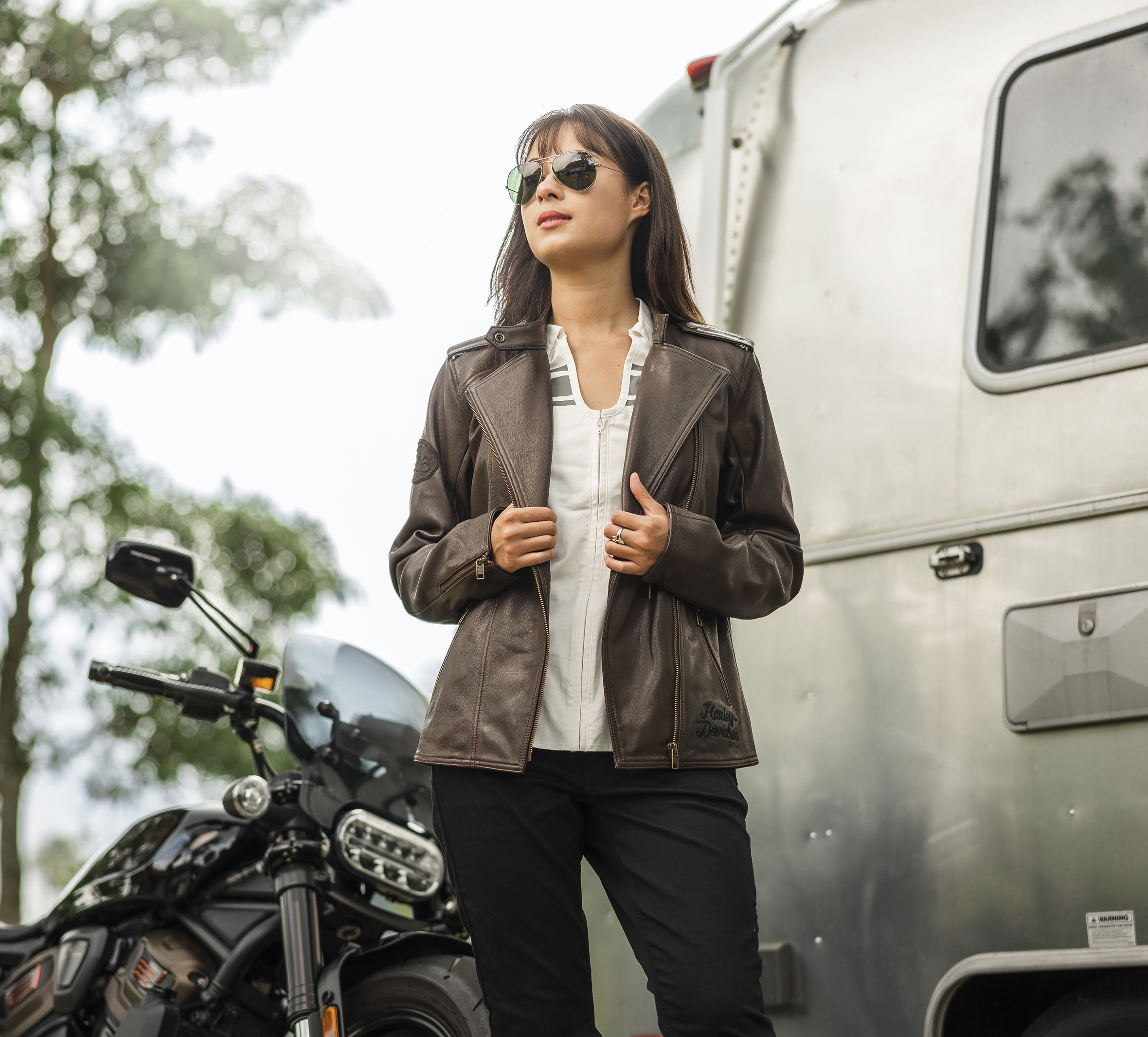 The 13 Best Brown Leather Jackets for Women According to Paris Street Style  | Vogue