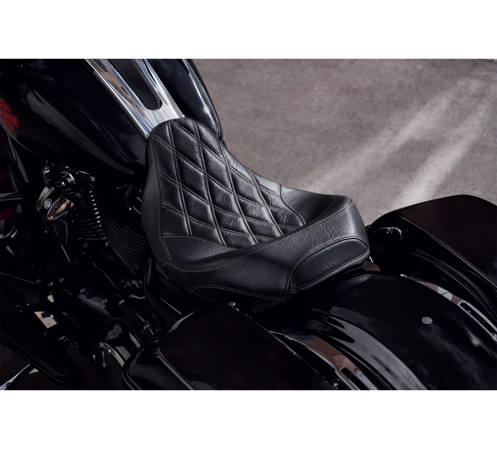 Low-Profile Solo Touring Seat 52000248 | Harley-Davidson USA