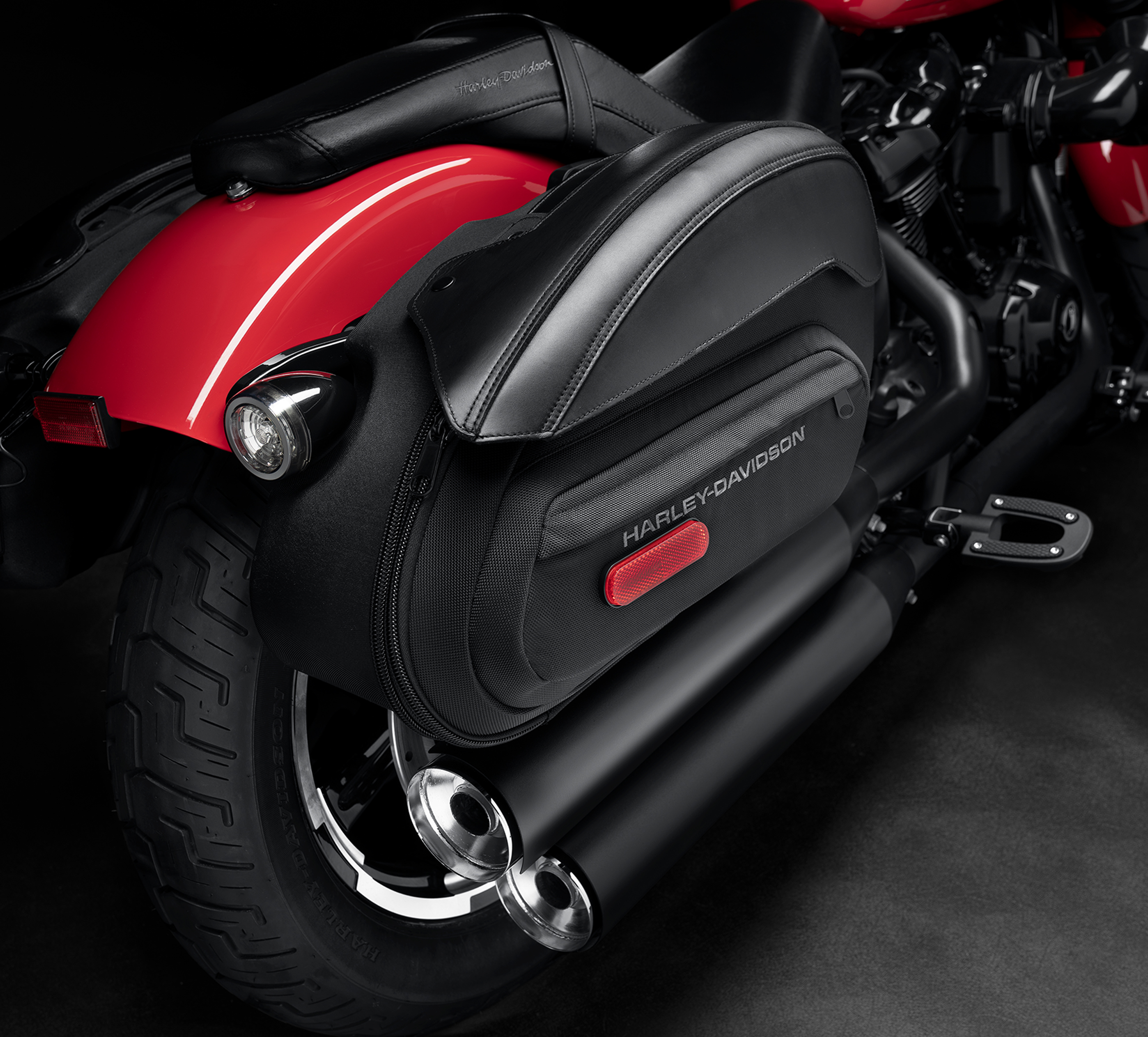 Overwatch Quick-Release Saddlebags 90202332 | Harley-Davidson CA