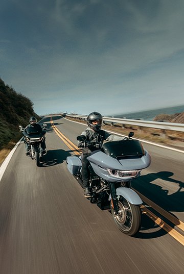 motocicletas en la carretera abierta