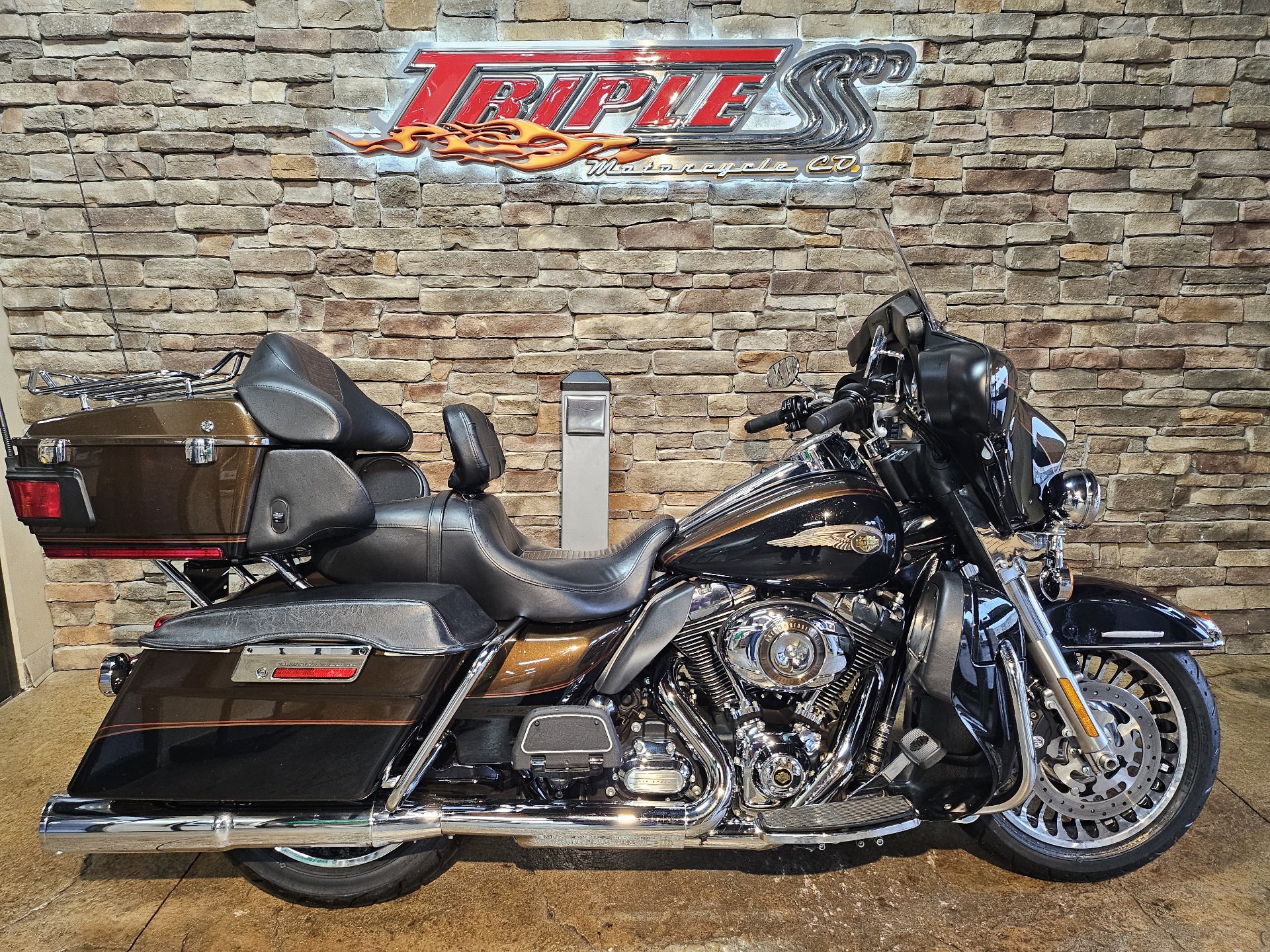 Used 2013 Electra Glide Ultra Limited Anniversary Edition In Undefined 