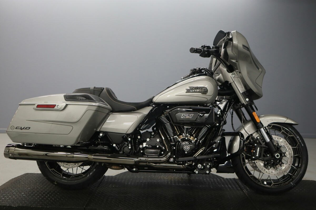 Used 2023 CVO Street Glide in undefined | Harley-Davidson USA